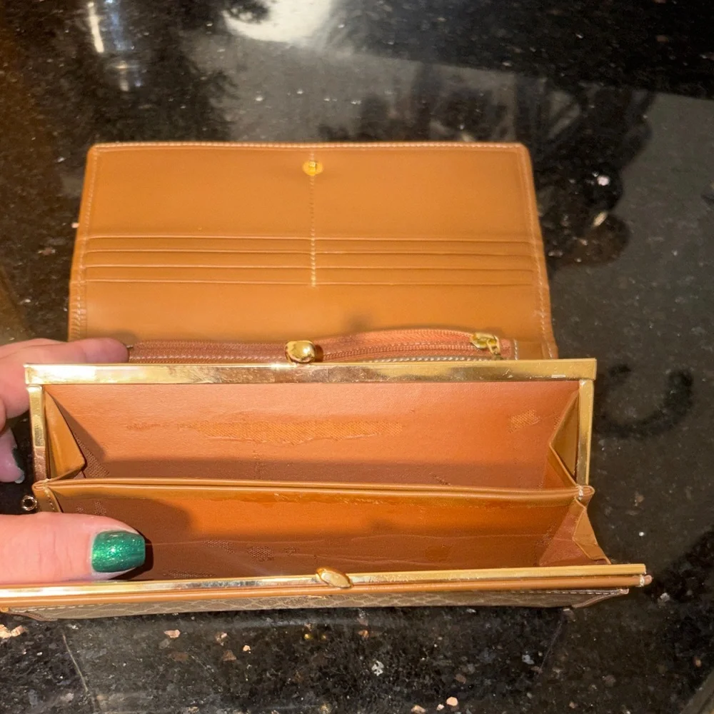 Nina Ricci Chocolate and Charcoal Wallet. - Picture 4 of 7